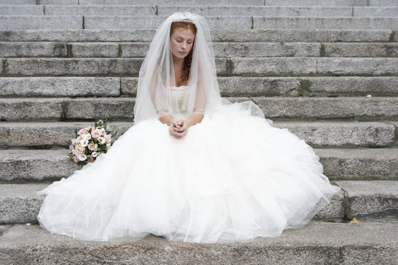 Internet Backs Woman’s Response to Fiancé Returning Her Wedding Dress