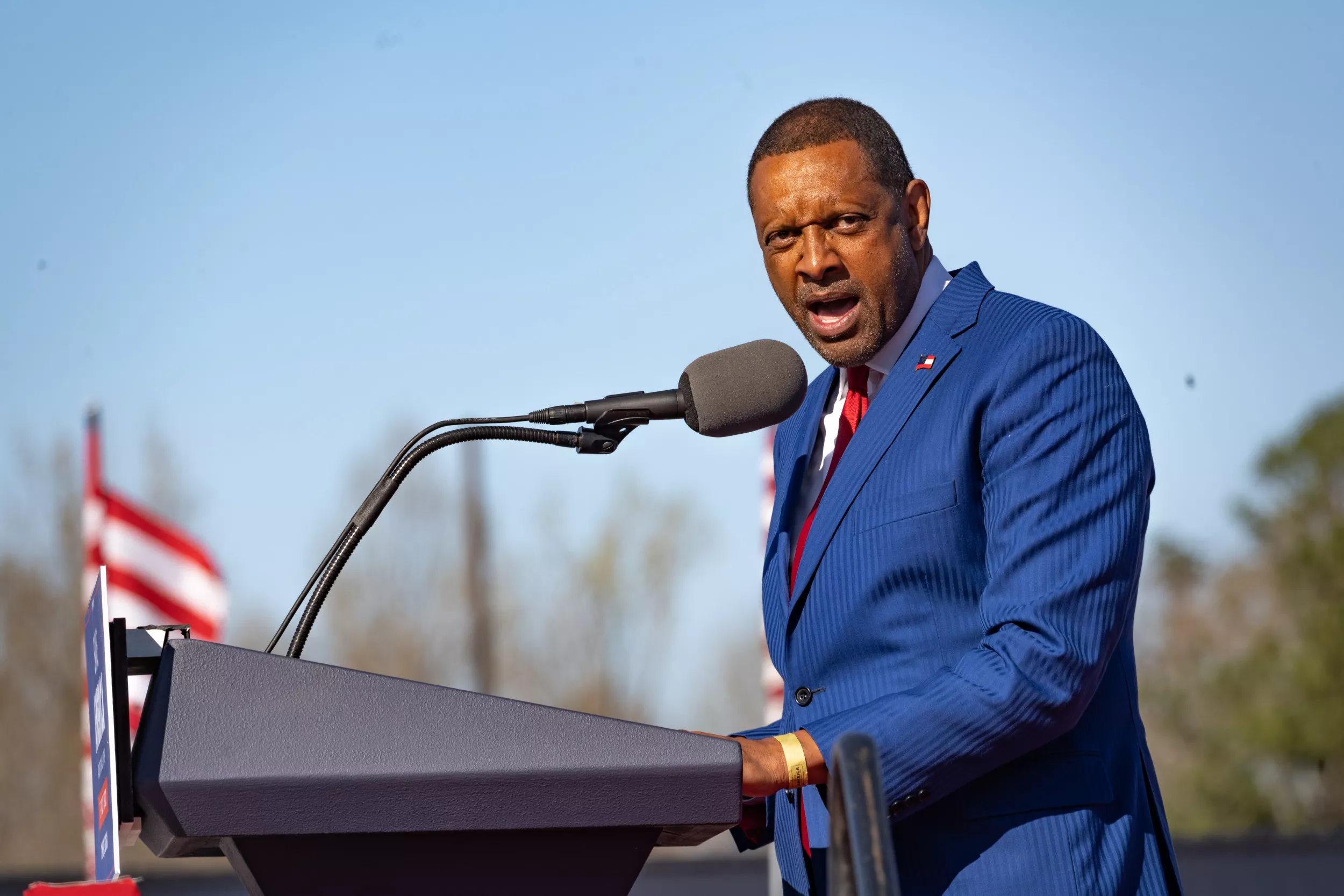 Trump-Backed Vernon Jones' Chances of Beating Mike Collins in Georgia Race - Vimarsana News