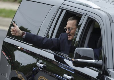 Depp arrives to court