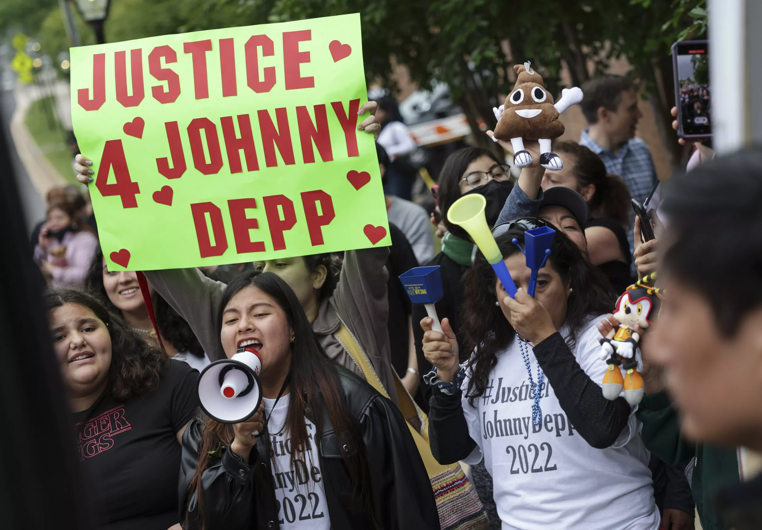 Depp, Heard 'Pop Culture Boxing Ring' Overshadows Burden of Proof - Vimarsana News