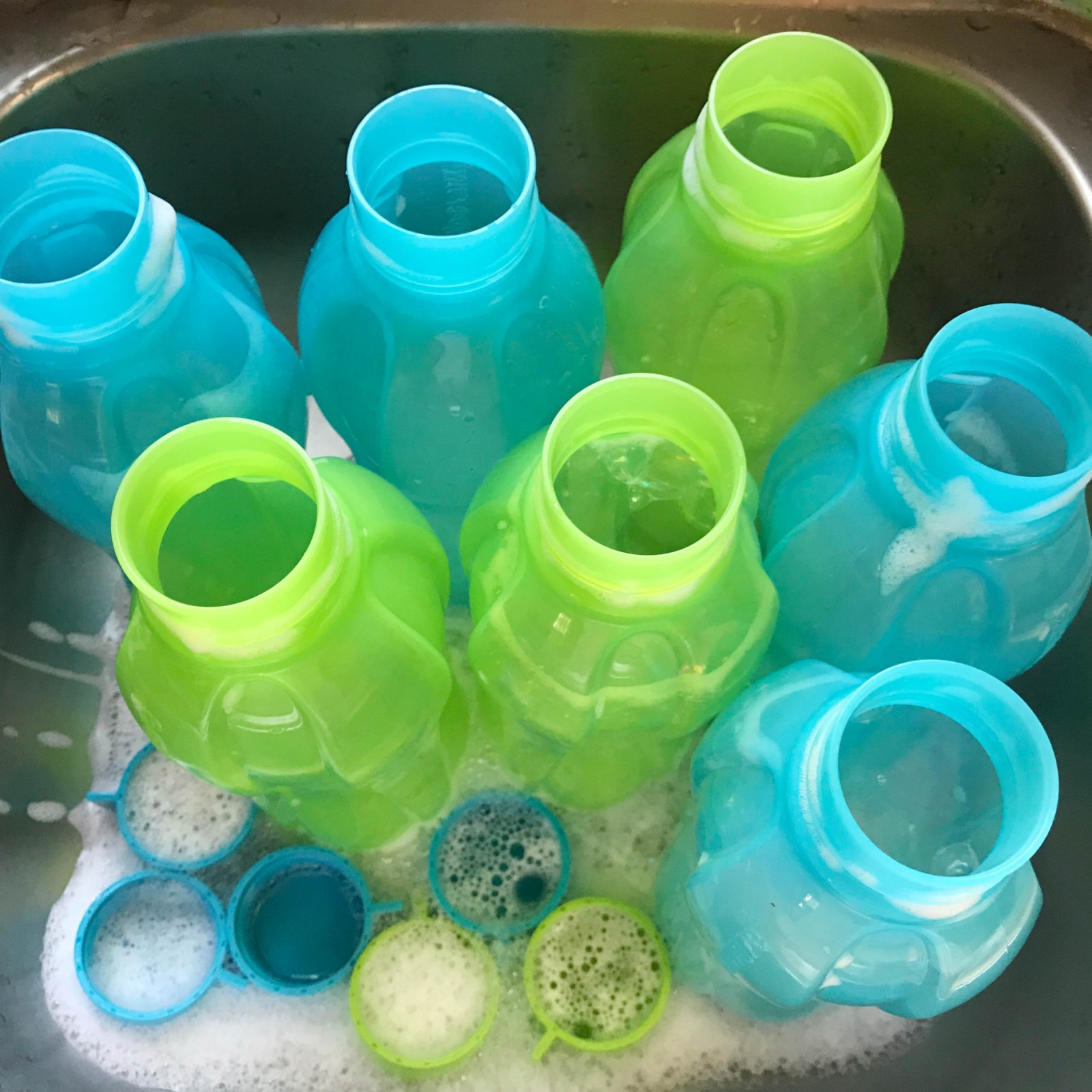How to Clean a Moldy Water Bottle: 6 Steps (with Pictures)