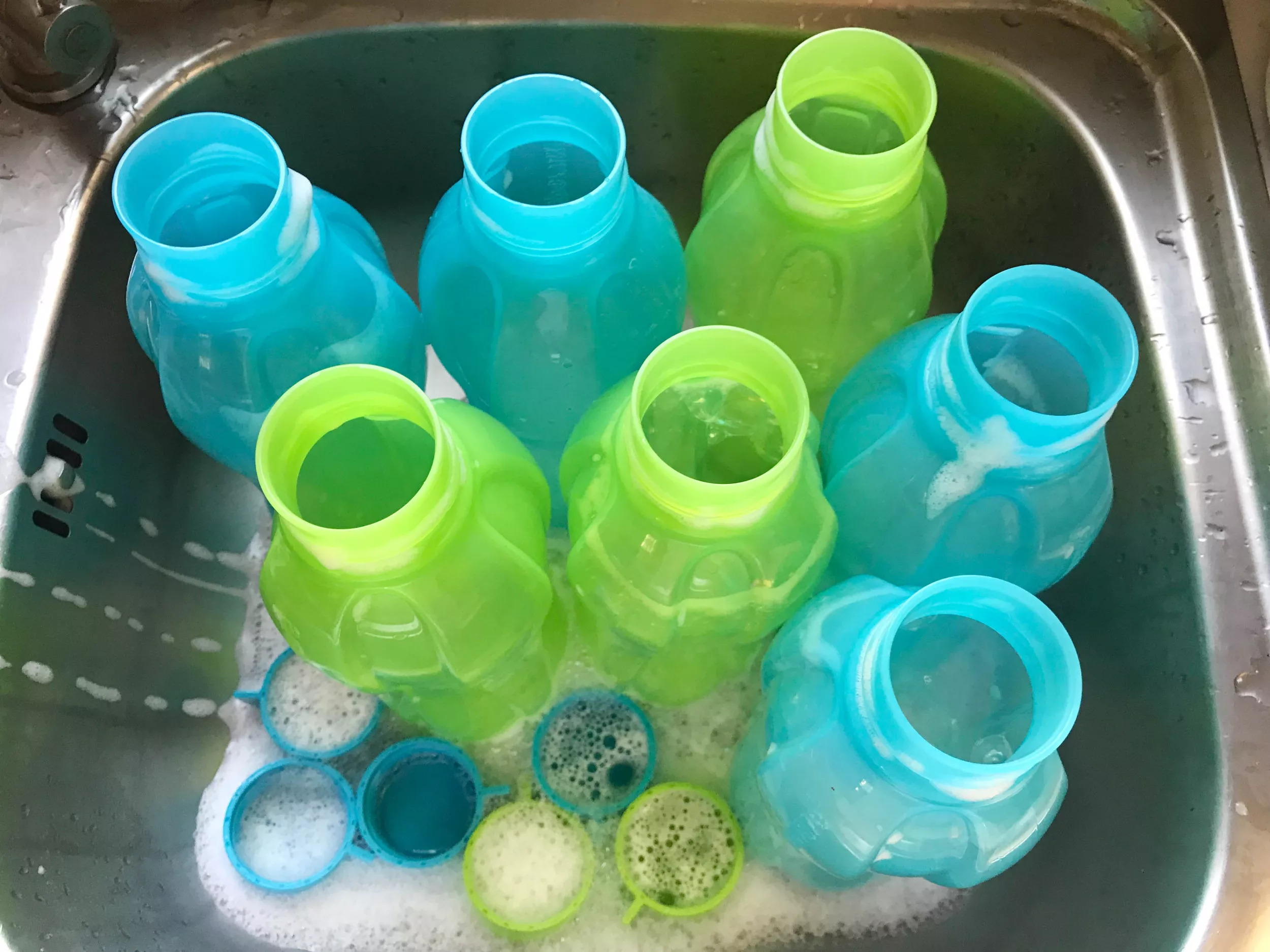 Wife Reveals Where Mold Lurks in Water Bottles After Husband Was Always Ill - Vimarsana News