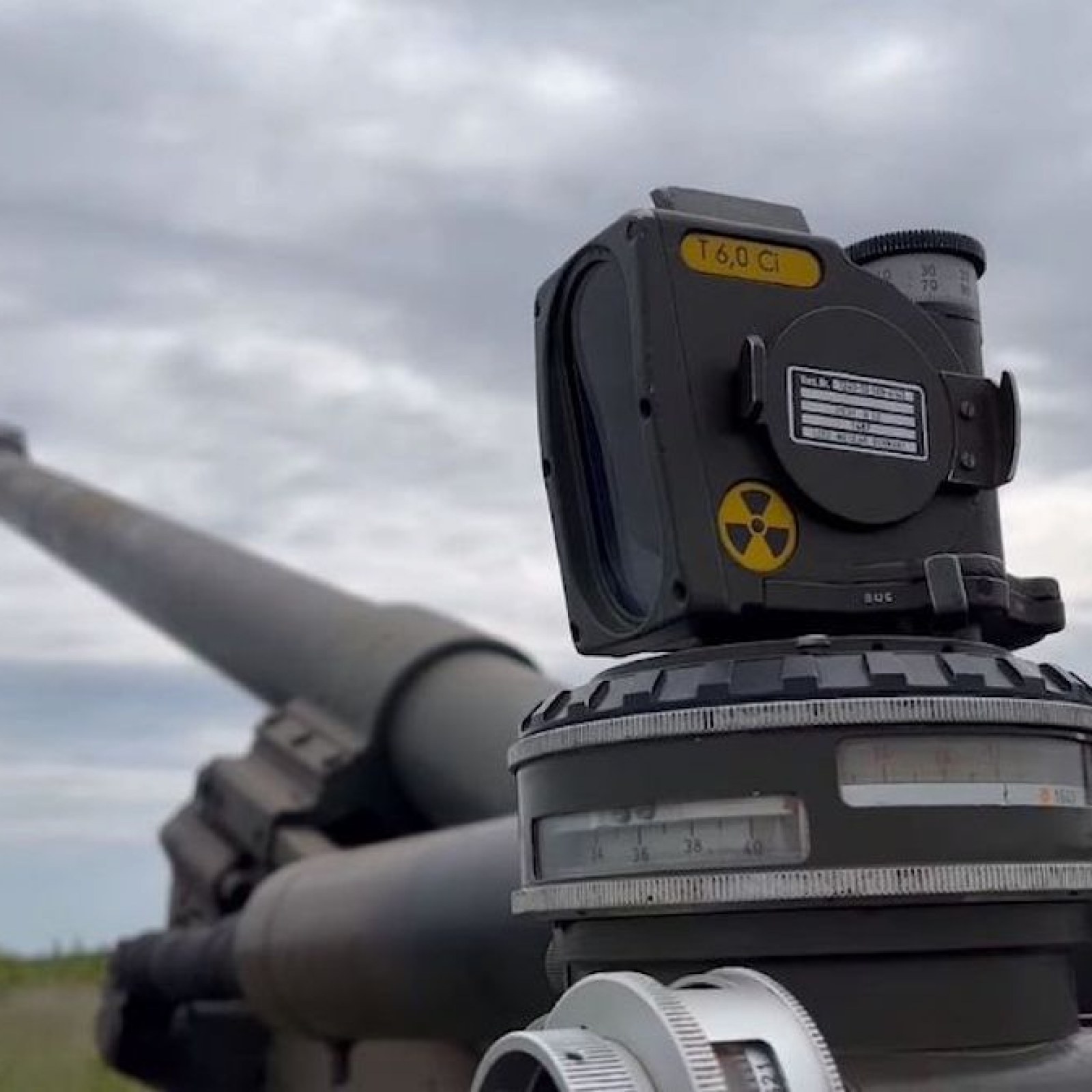 Ukrainian Troops Get Acquainted With British Made Howitzer Ukrainian Troops Get Acquainted With British Made Howitzer