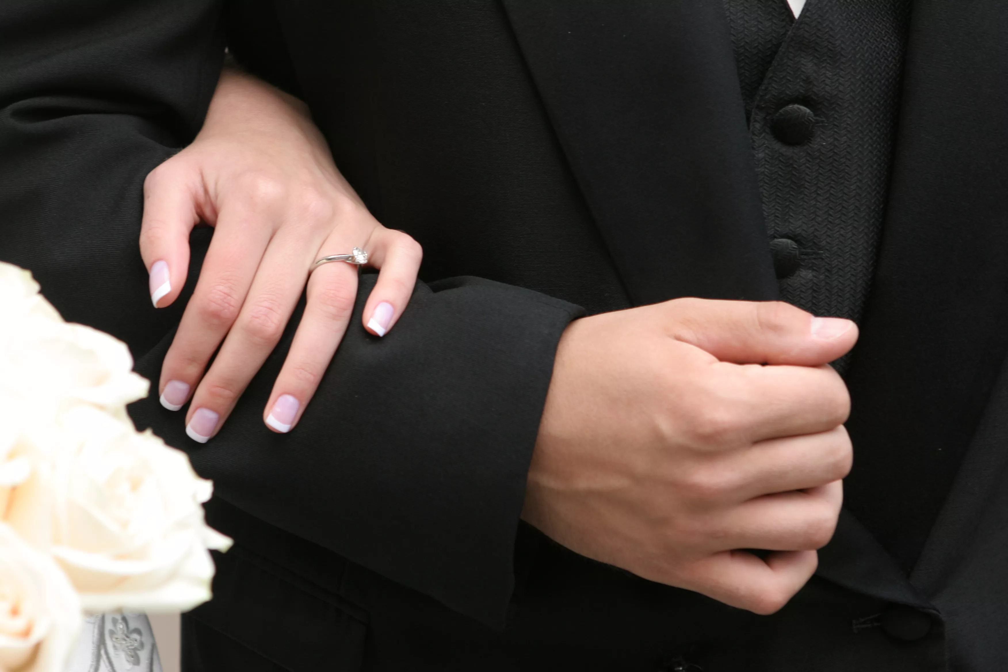Bride Backed For Refusing to Let Parents' Boyfriend Walk Her Down the Aisle - Vimarsana News