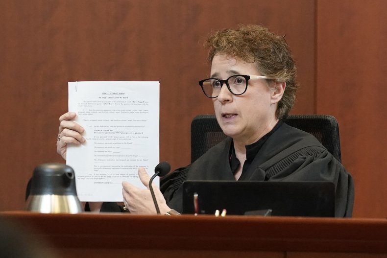 Judge Azcarate receives applause as trial ends