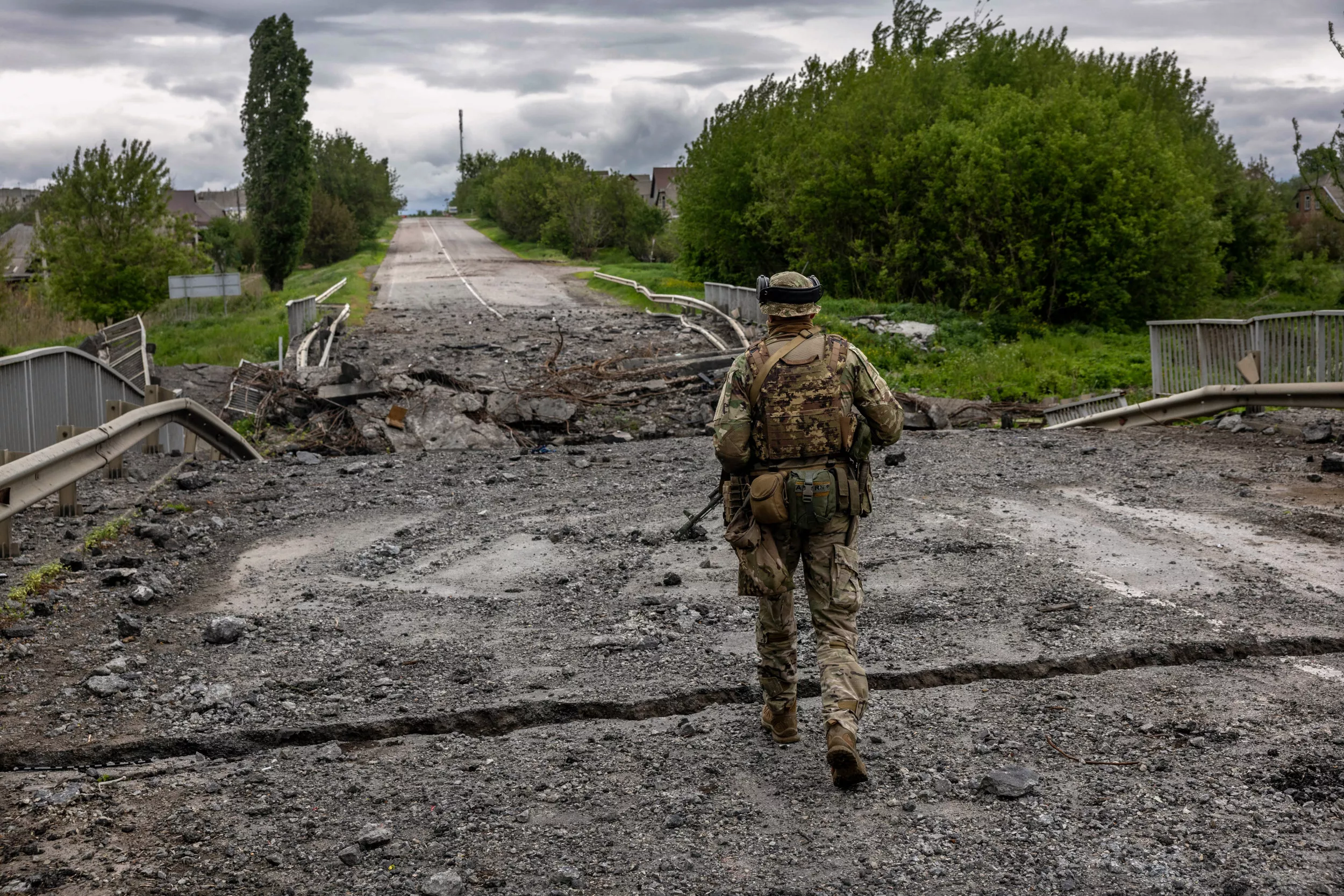 some-russian-forces-dig-near-kharkiv.web
