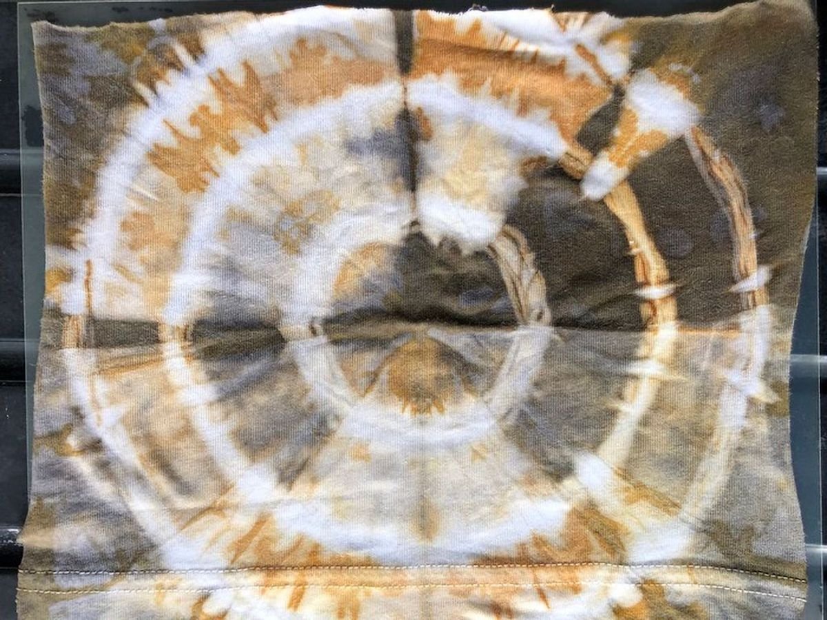 Rust and Acorns Are Perfect for Eco Tie-Dying, Study Shows