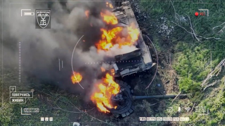 Russian T-72B3 explodes on anti-tank mine