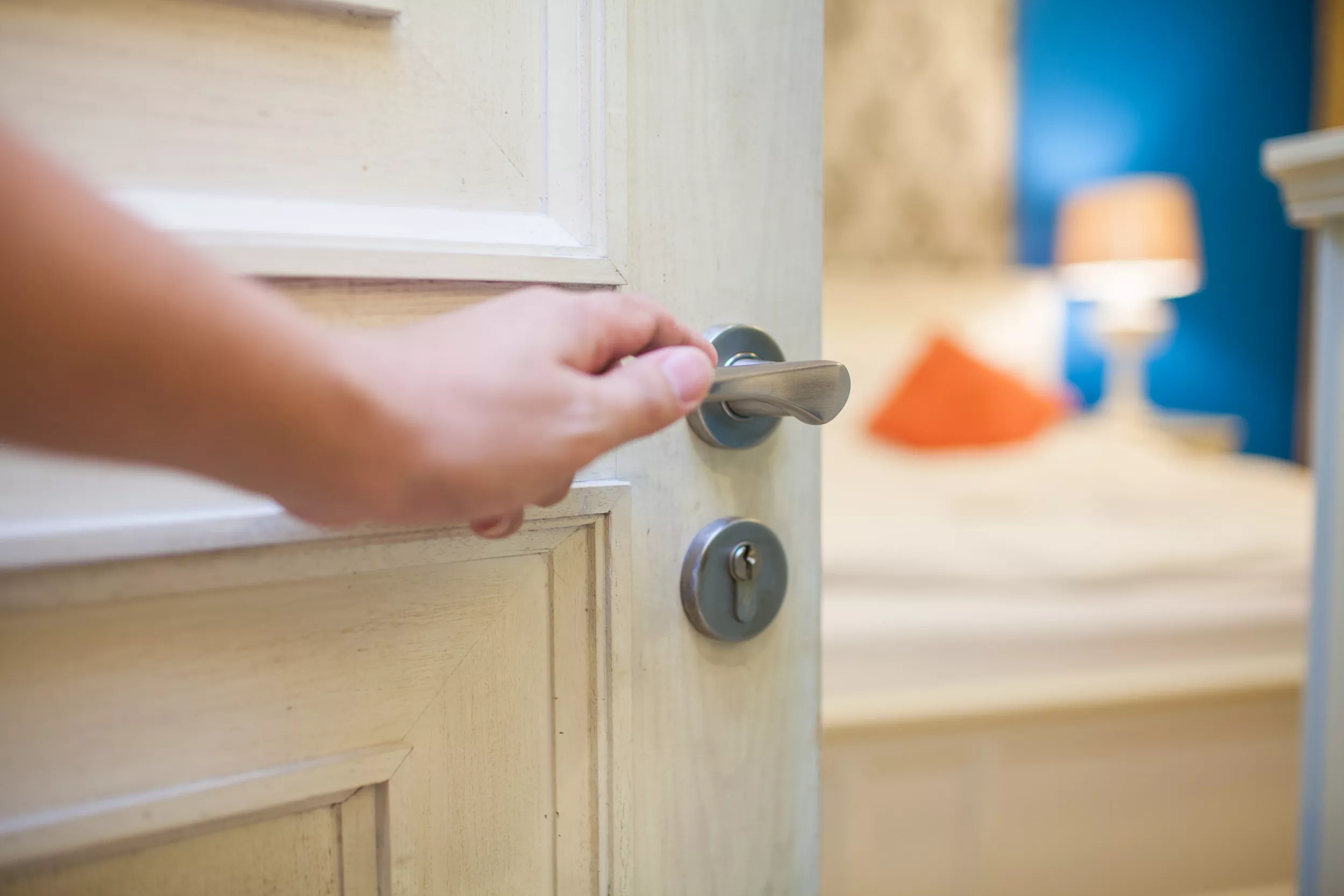 'Lay Off': Internet Defends Mom Who Put Lock on 10-Year-Old's Bedroom Door - Vimarsana News