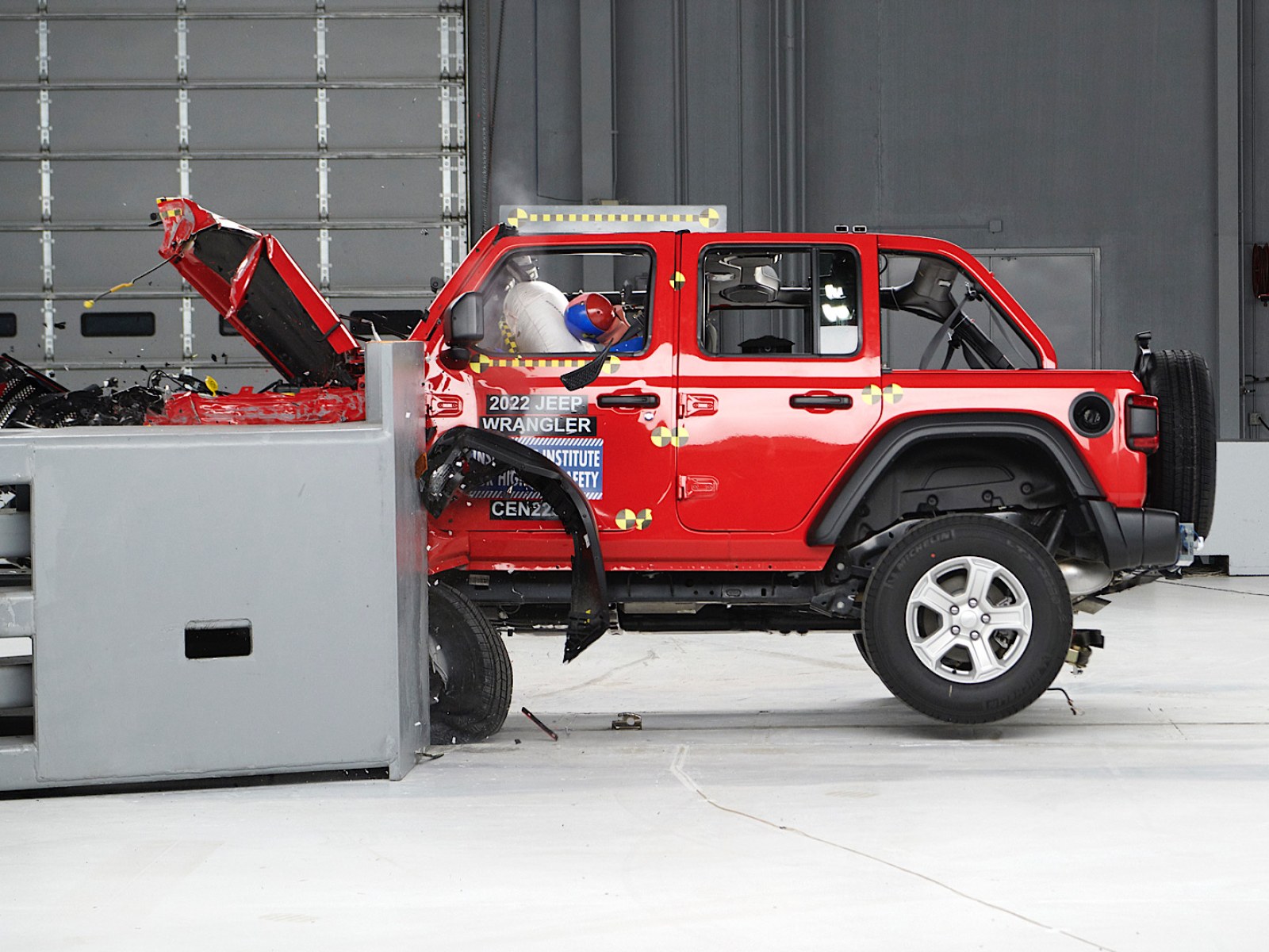 Despite Design Changes, Jeep Wrangler Won't Stop Tipping in Crash Tests