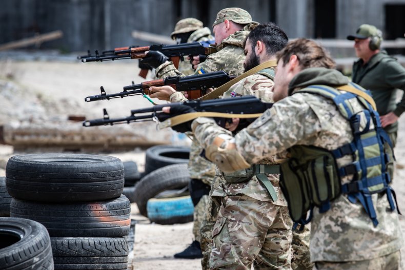 Ukrainian Soldiers Practice Shooting