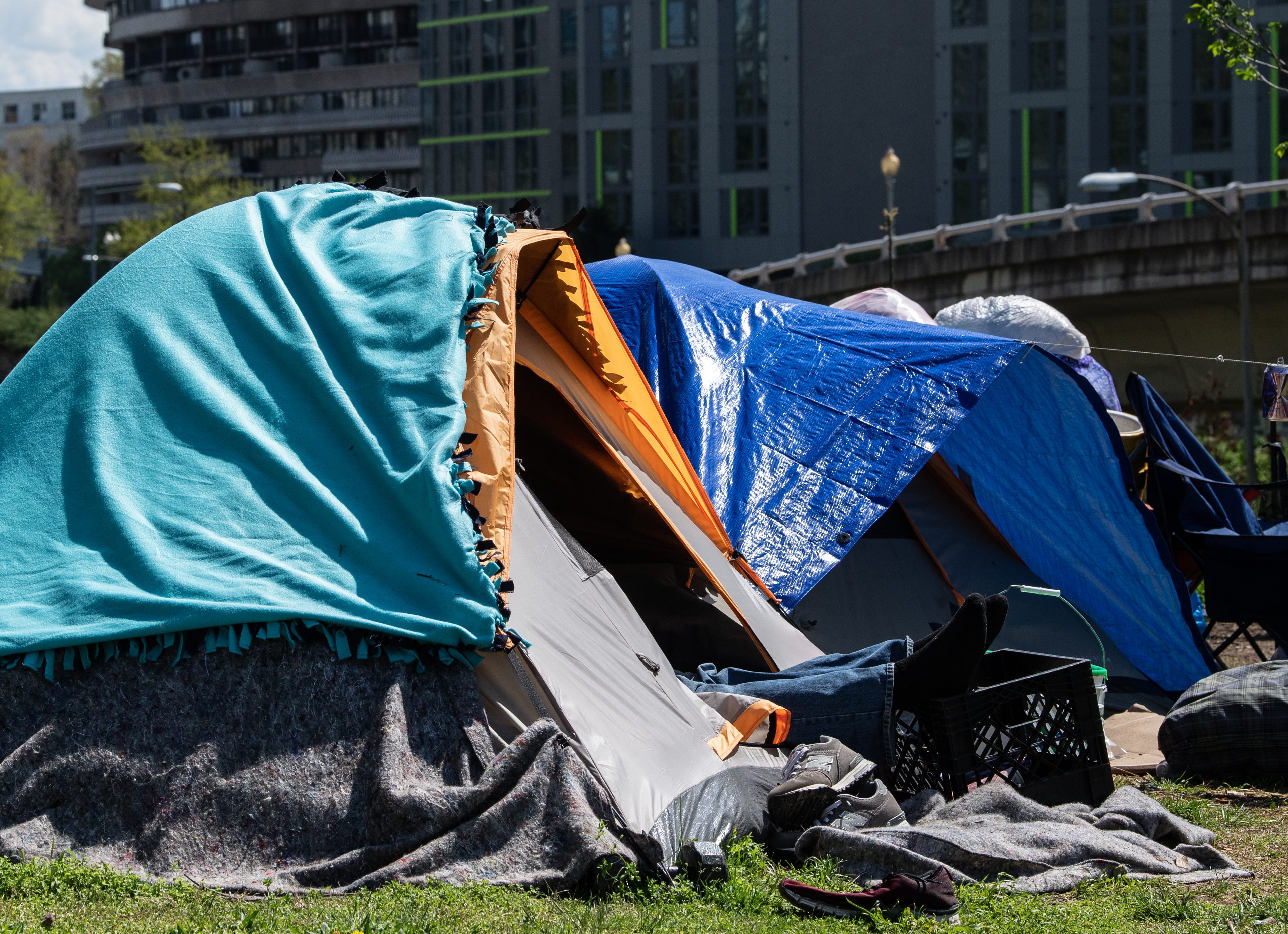 D C Mayor S New Homelessness Policy Is Both Inhumane And Political   Homeless Man Rests Tent 