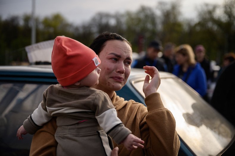 Ukraine refugee woman and child 5-May-22