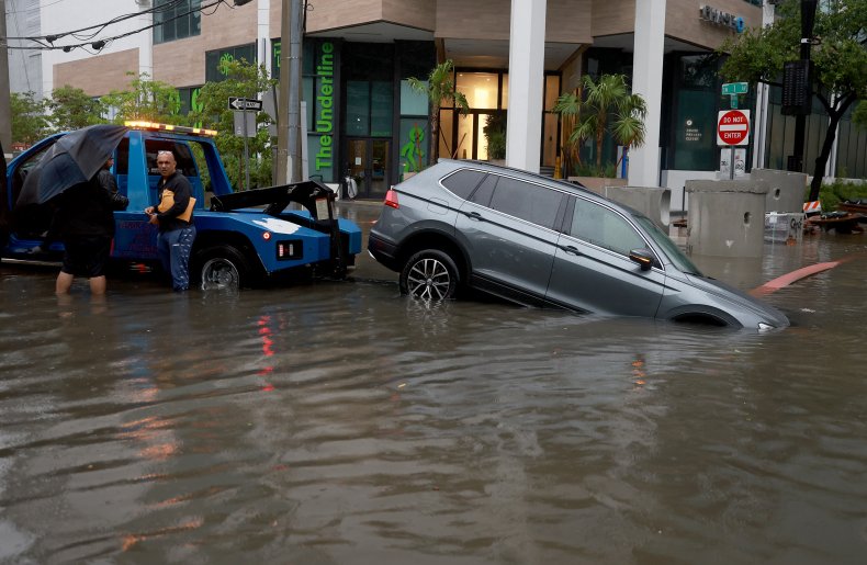 Flooding stalls cars in Florida