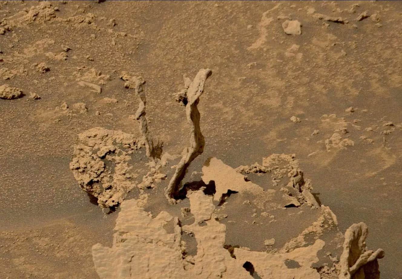 NASA’s Curiosity Rover spots weird twisted rock towers on Mars