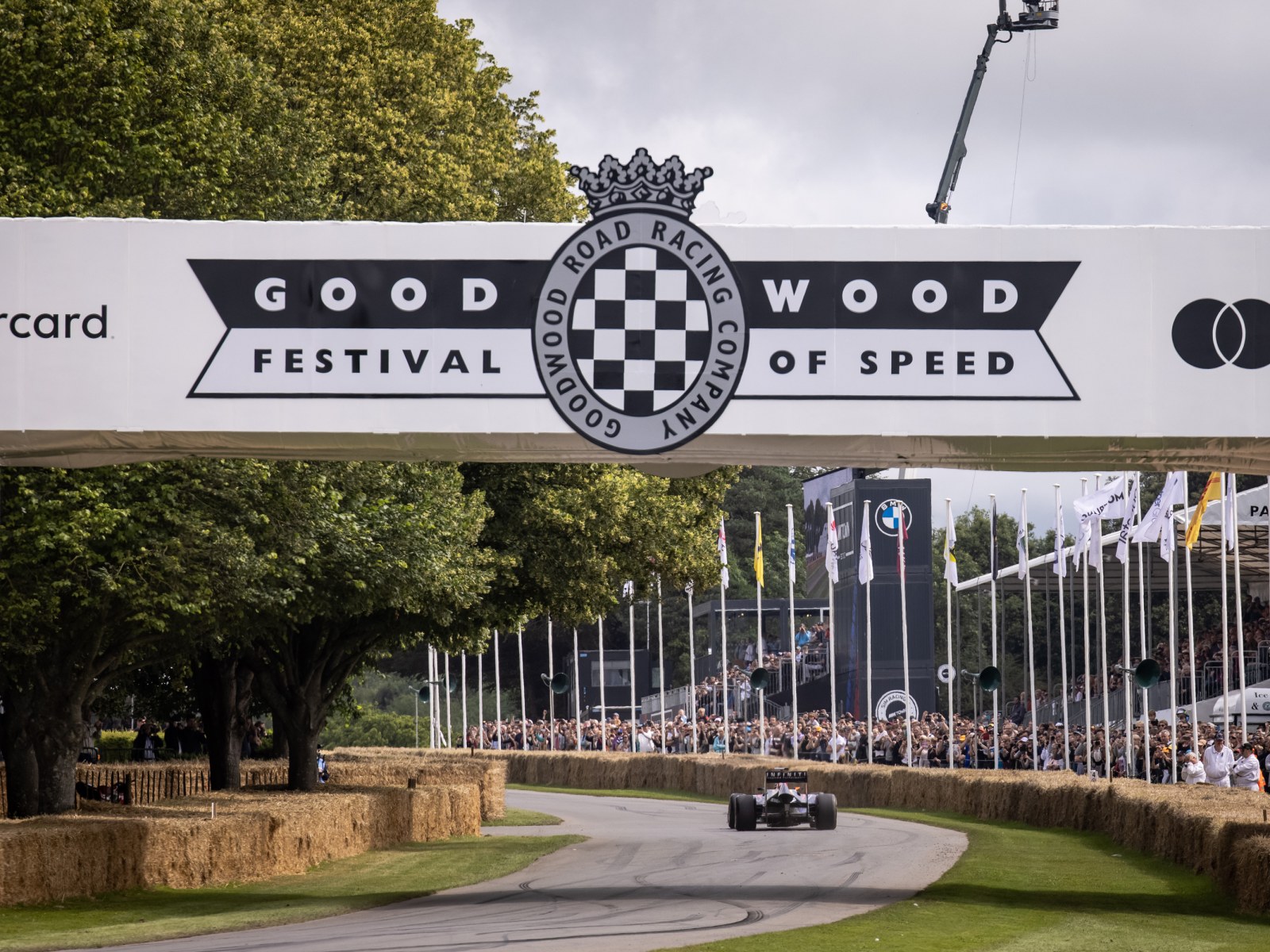 Goodwood Festival Of Speed Logo De McLaren Solus GT Wint De Shootout goodwood-festival-of-speed-logo-de-mclaren-solus-gt-wint-de-shootout