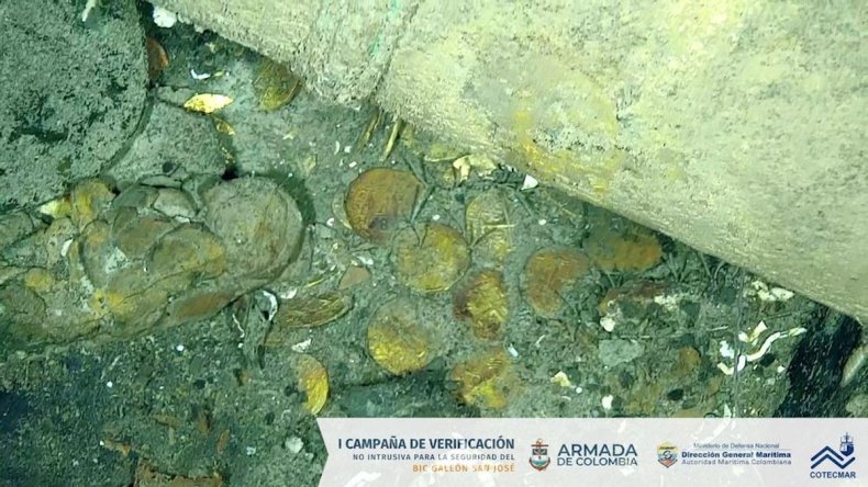 Gold coins from the shipwreck in Colombia