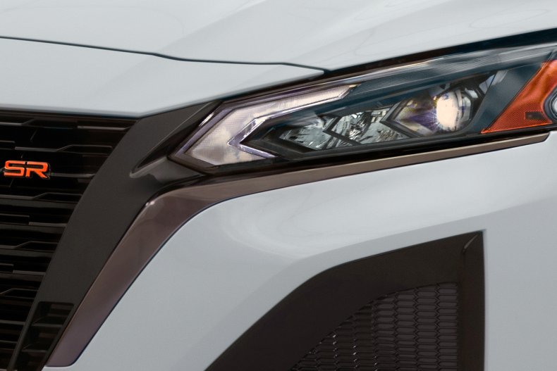 2023 Nissan Altima SR headlight grille