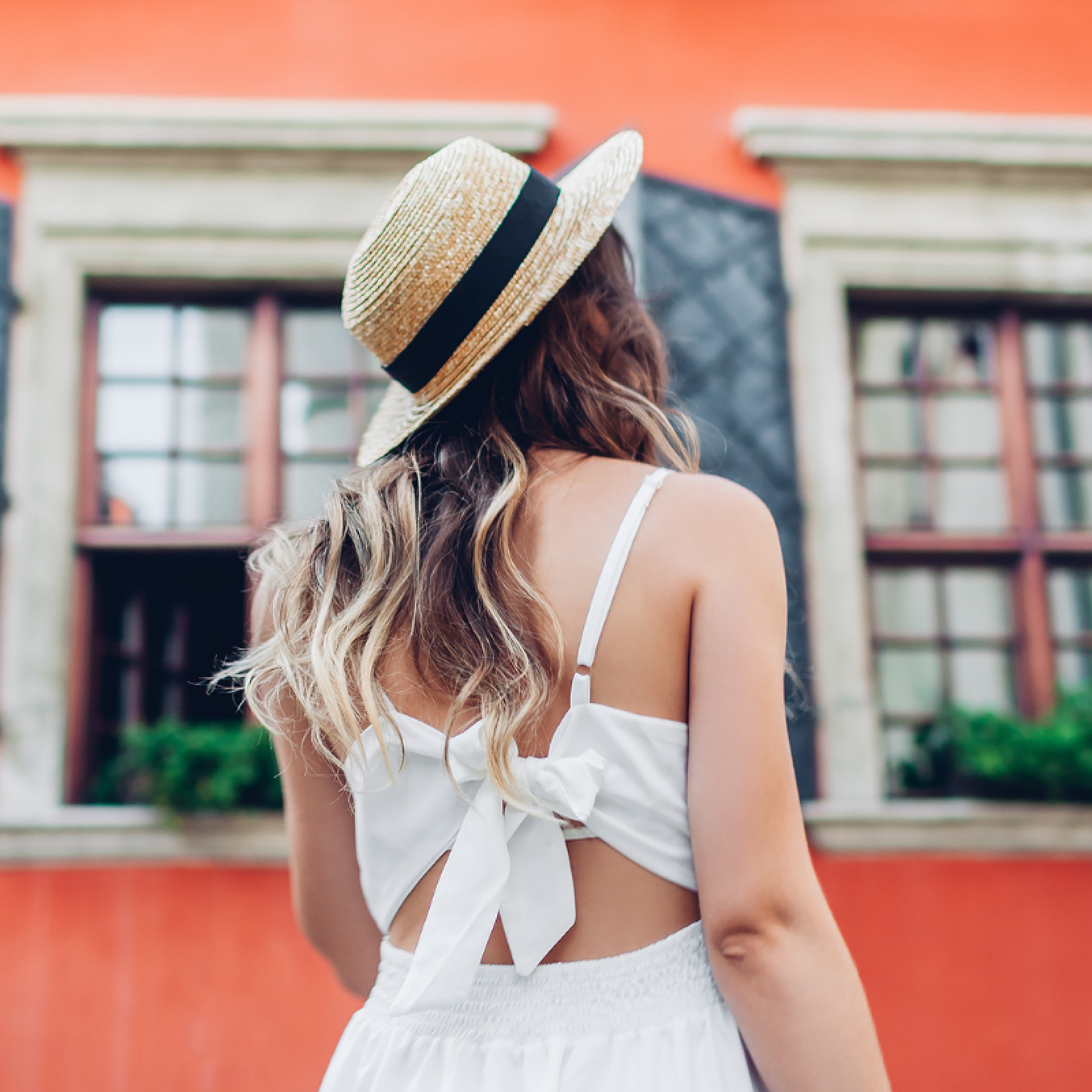 How to wear a bra with your twobirds dress: One Shoulder with Bandeau 