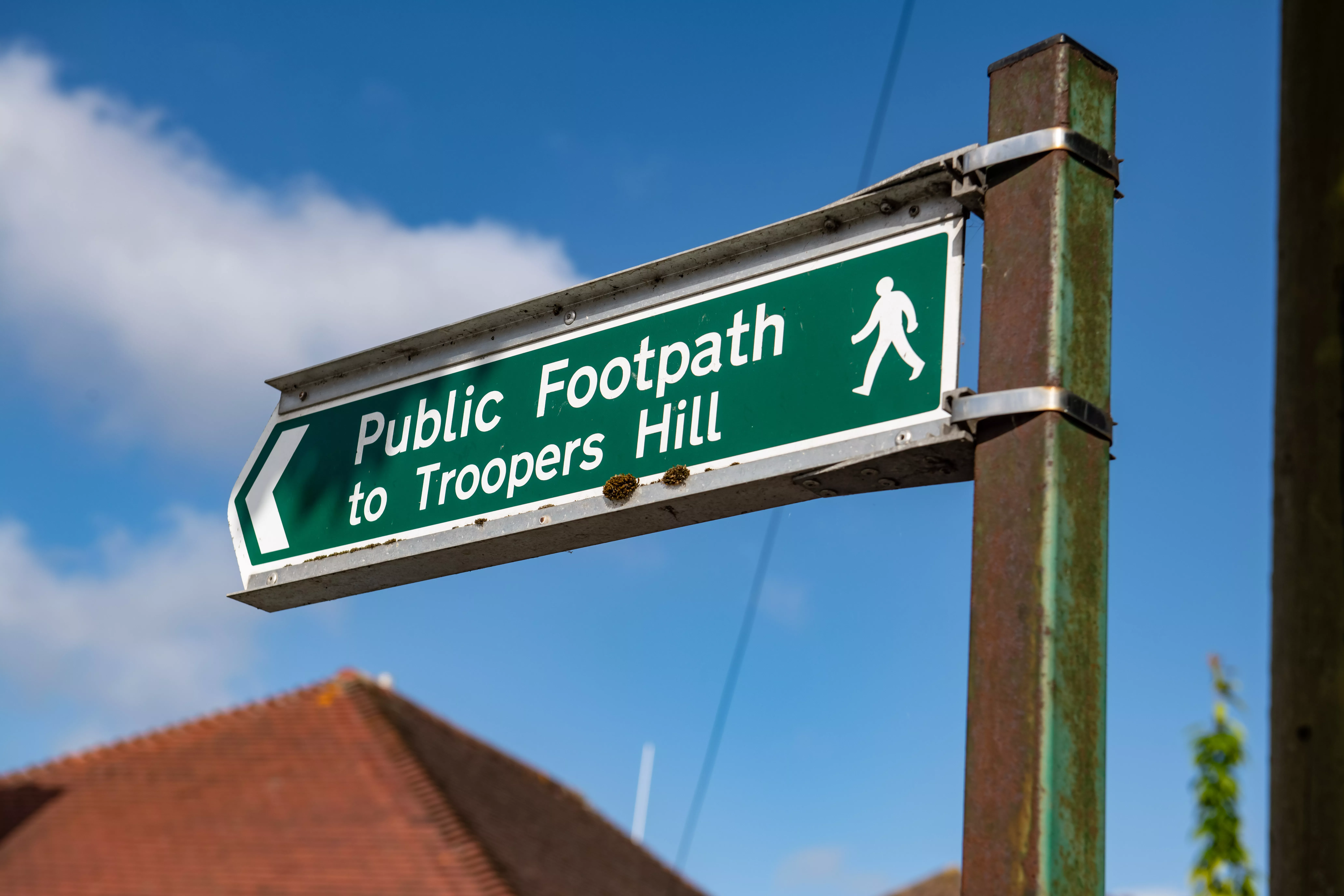 Council Accused of 'Apostrophe Catastrophe' on Signs Leading to Landmark - Vimarsana News