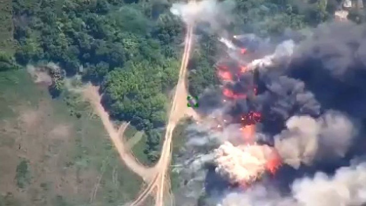 Ukrainian Troops Blitz Wooded Area With Russian Stronghold