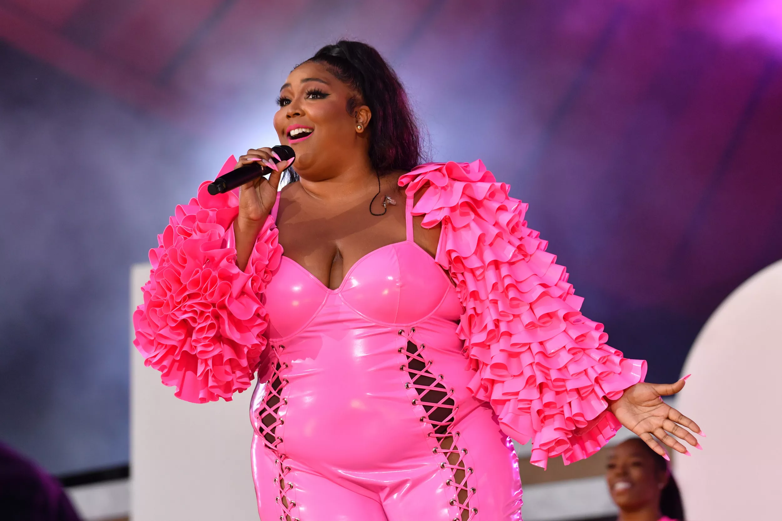 Lizzo 'Grrrls' Lyrics Apology Sparks Cardi B Comparisons - Vimarsana News
