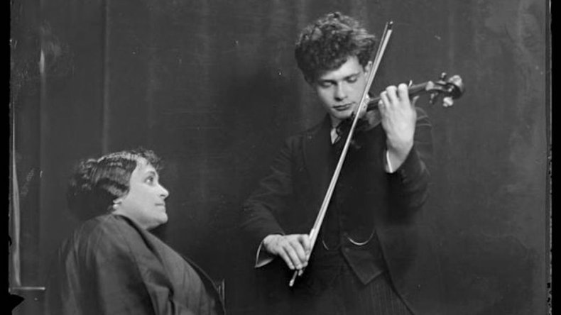 Toscha Seidel playing violin