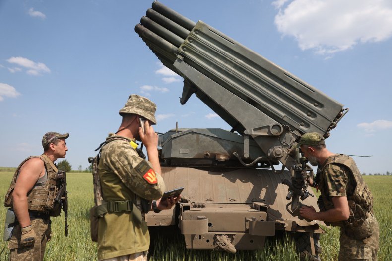 Ukrainian artillerymen