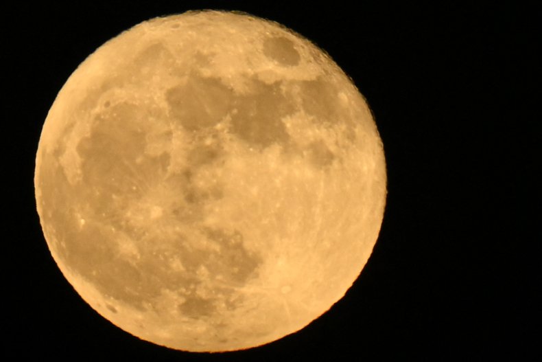The Strawberry supermoon as seen from California