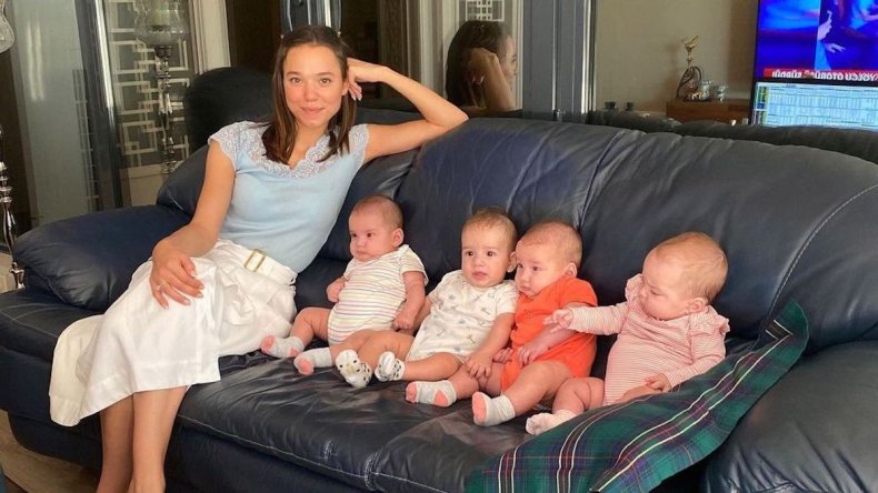 Christina Ozturk con algunos de sus hijos