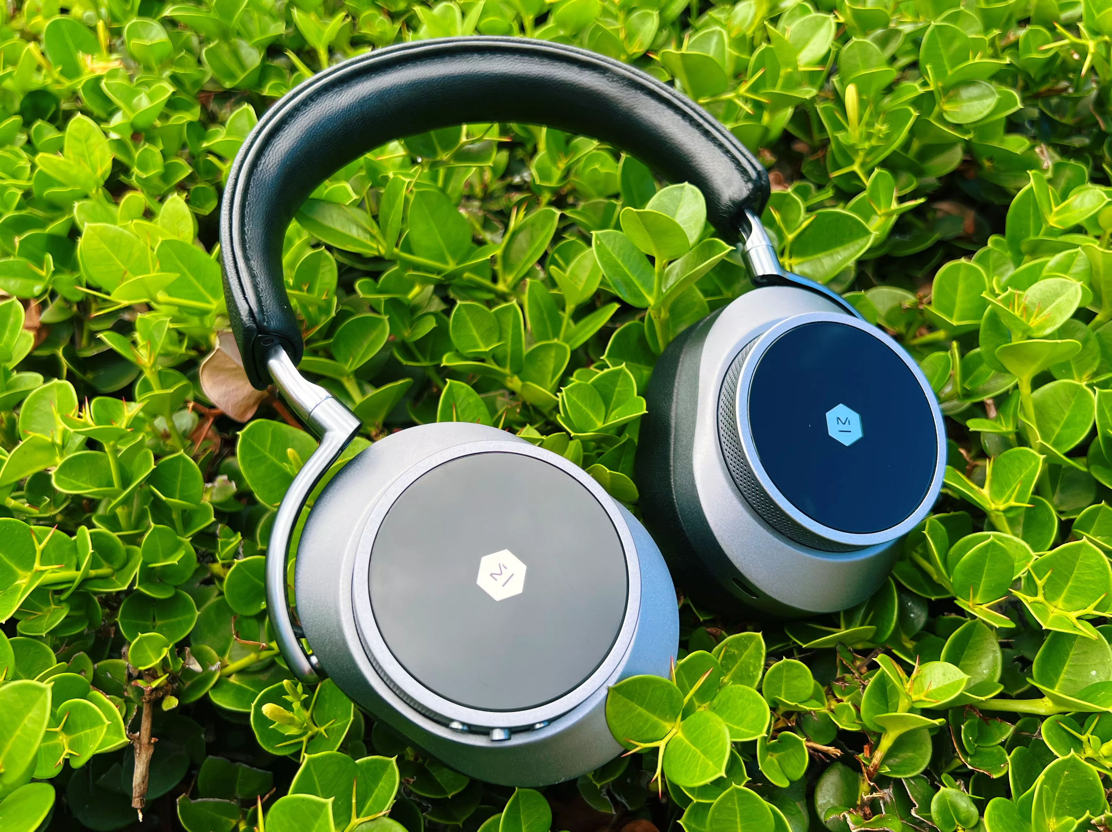 Master & Dynamic MW75 Headphones Are Stunning but Absurdly Expensive - Vimarsana News