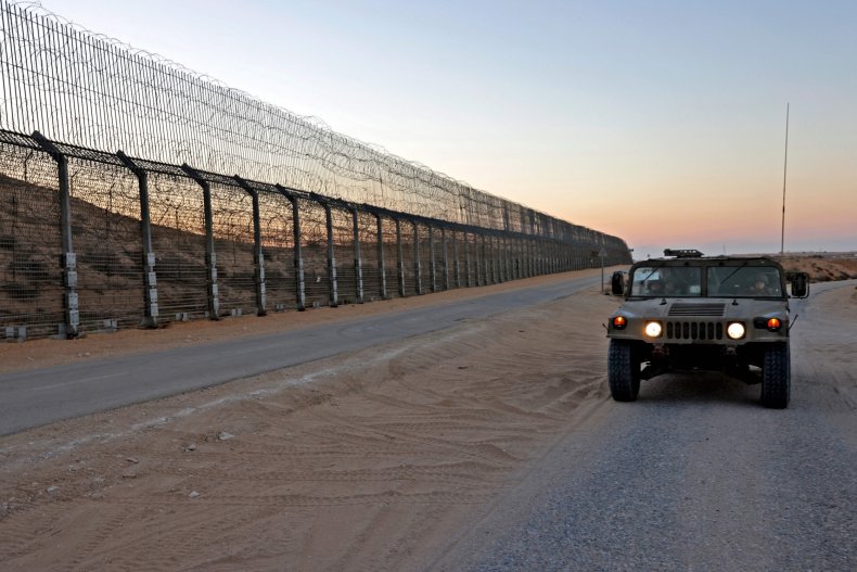 Israel, IDF, soldiers, patrol, border, with, Egypt
