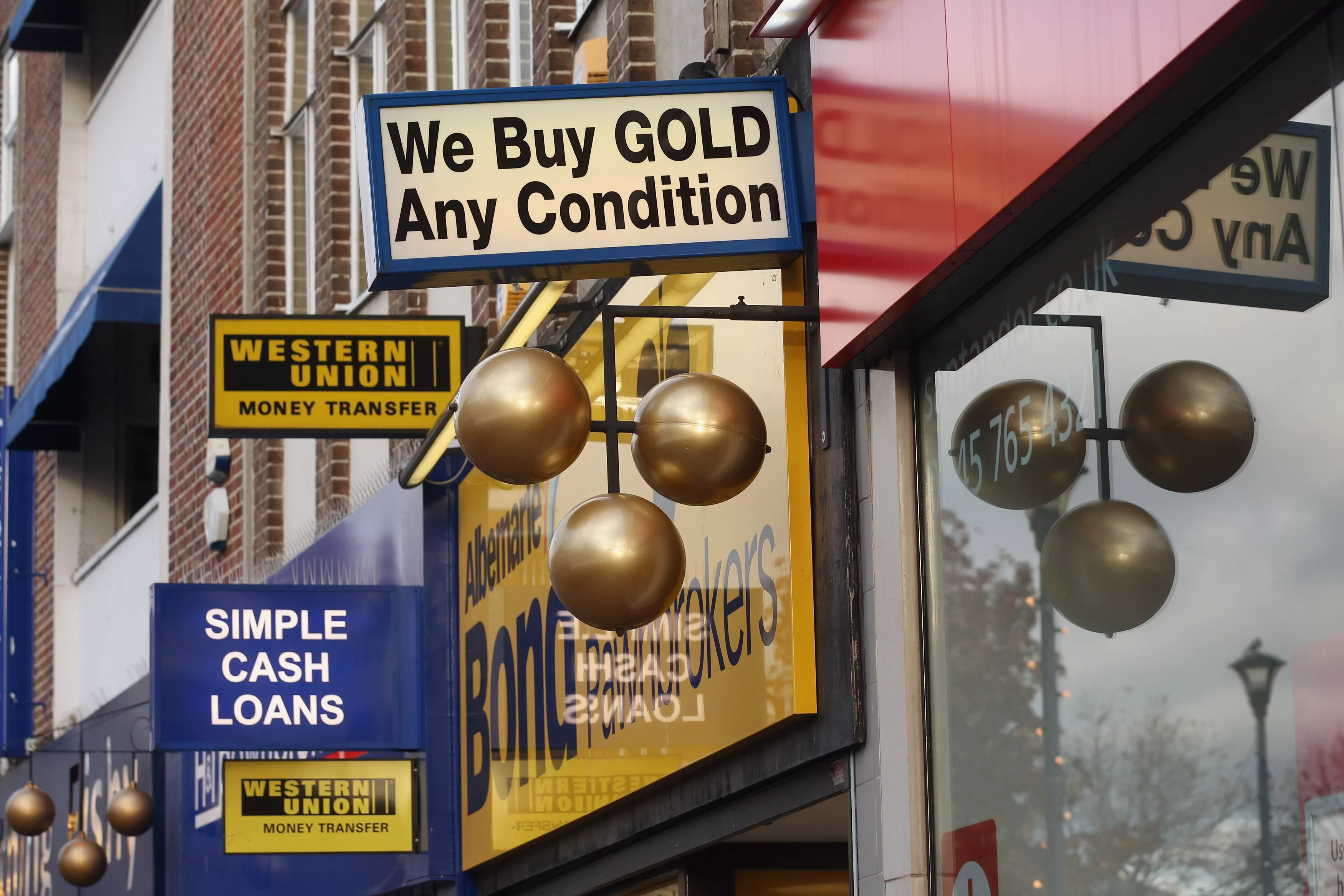 Pawn Shop Owner Says Drivers Selling Personal Items to Buy Gas - Vimarsana News