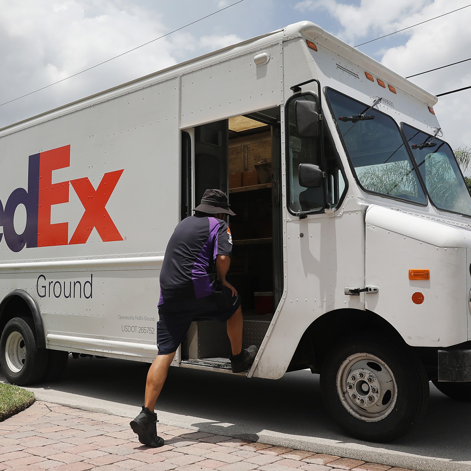 Fedex Home Delivery Driver Police: Amazon Delivery Driver Steals UPS