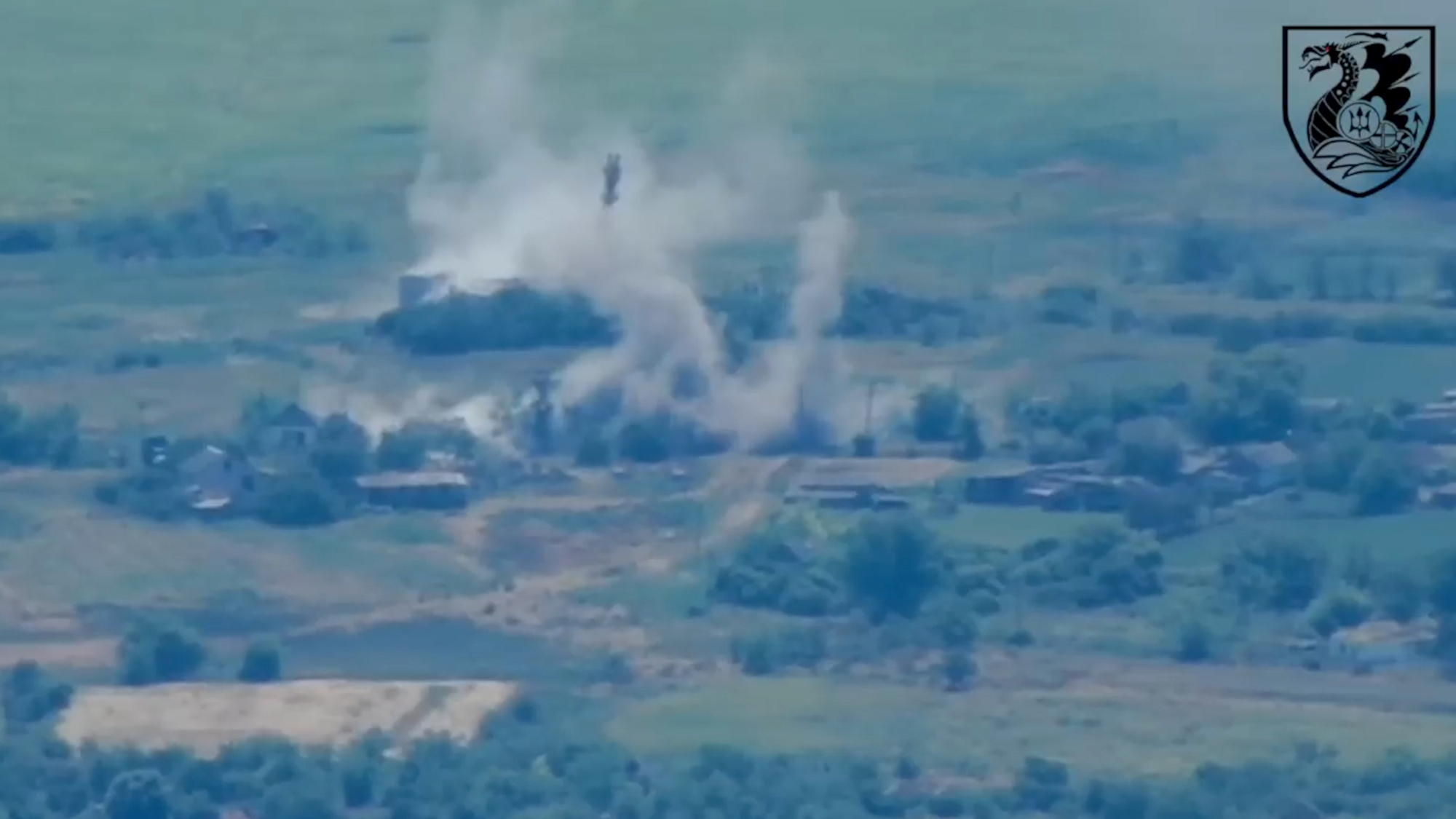 Ukrainian Artillery Reportedly Takes Out Russian Troops In Kherson ...