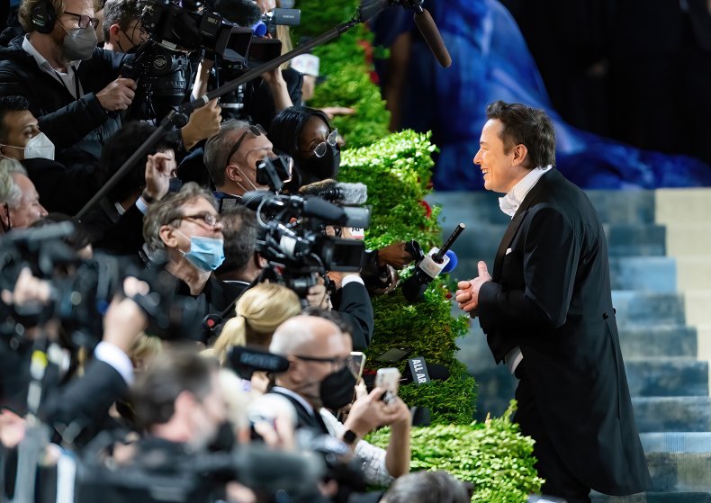 Elon Musk Met Gala 2-May-22