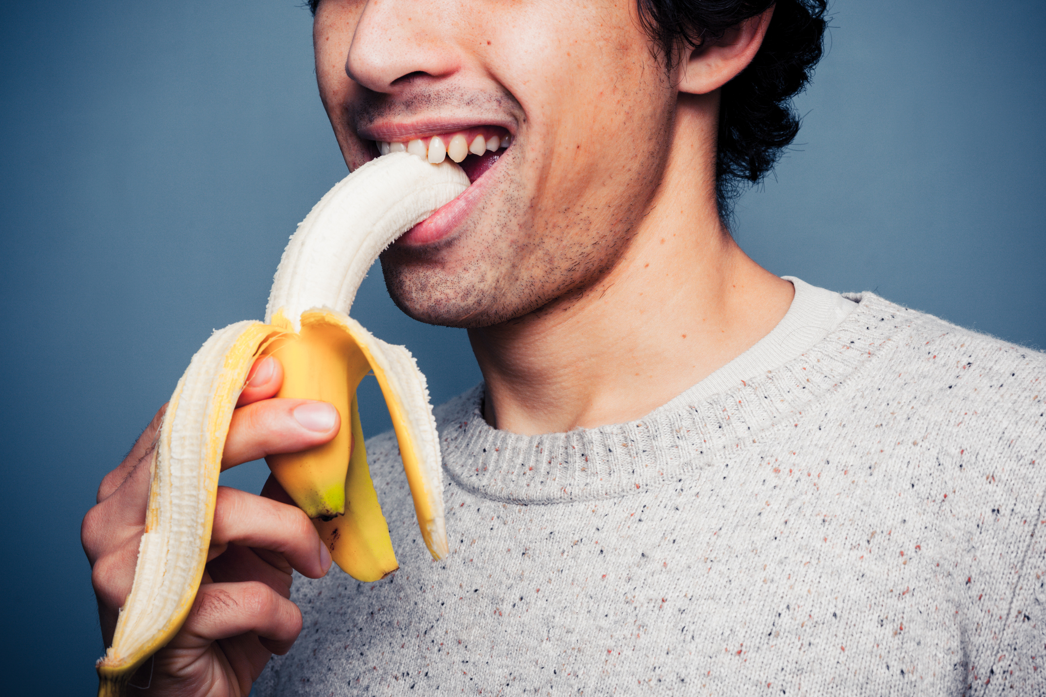 Guy Eats Banana With Peel at Sandra Baez blog