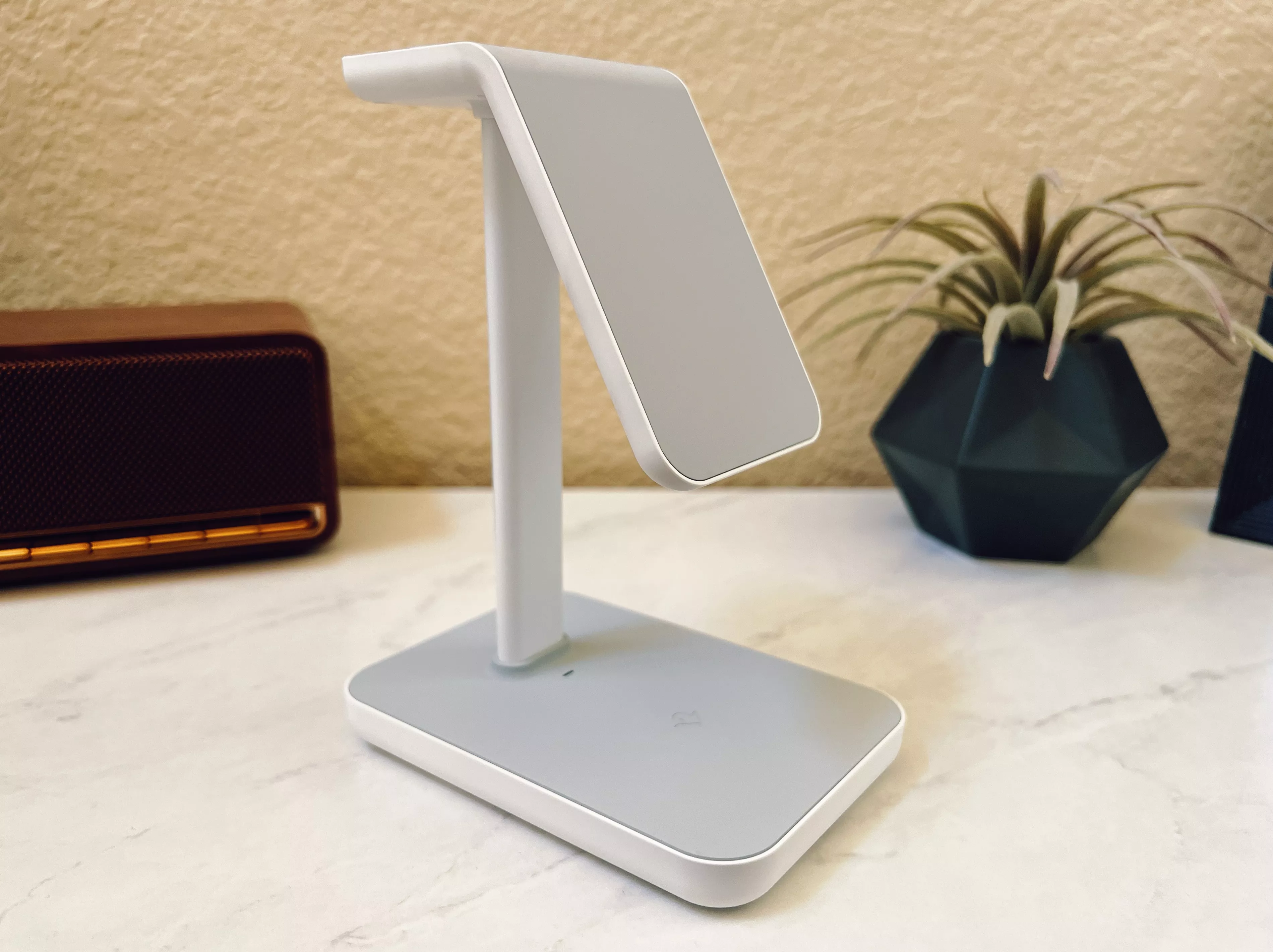 Twelve South HiRise 3 Review: There Are Better iPhone Docks - Vimarsana News