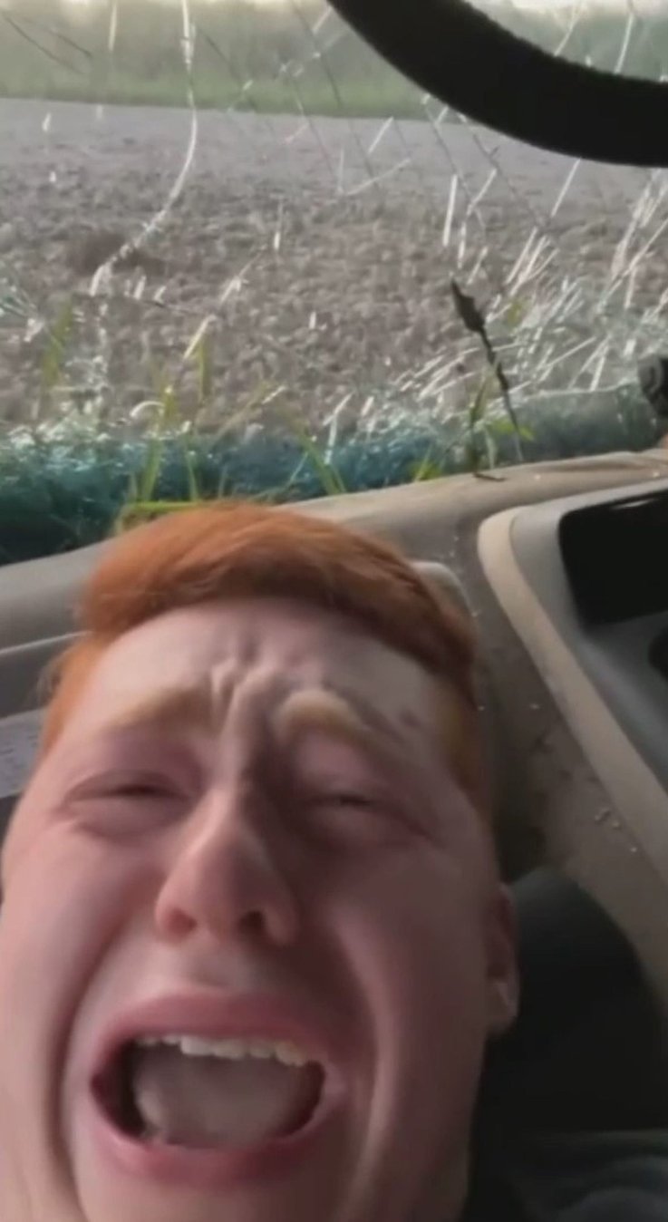 El video de TikTok de un conductor sollozando después de un accidente automovilístico desconcierta a Internet