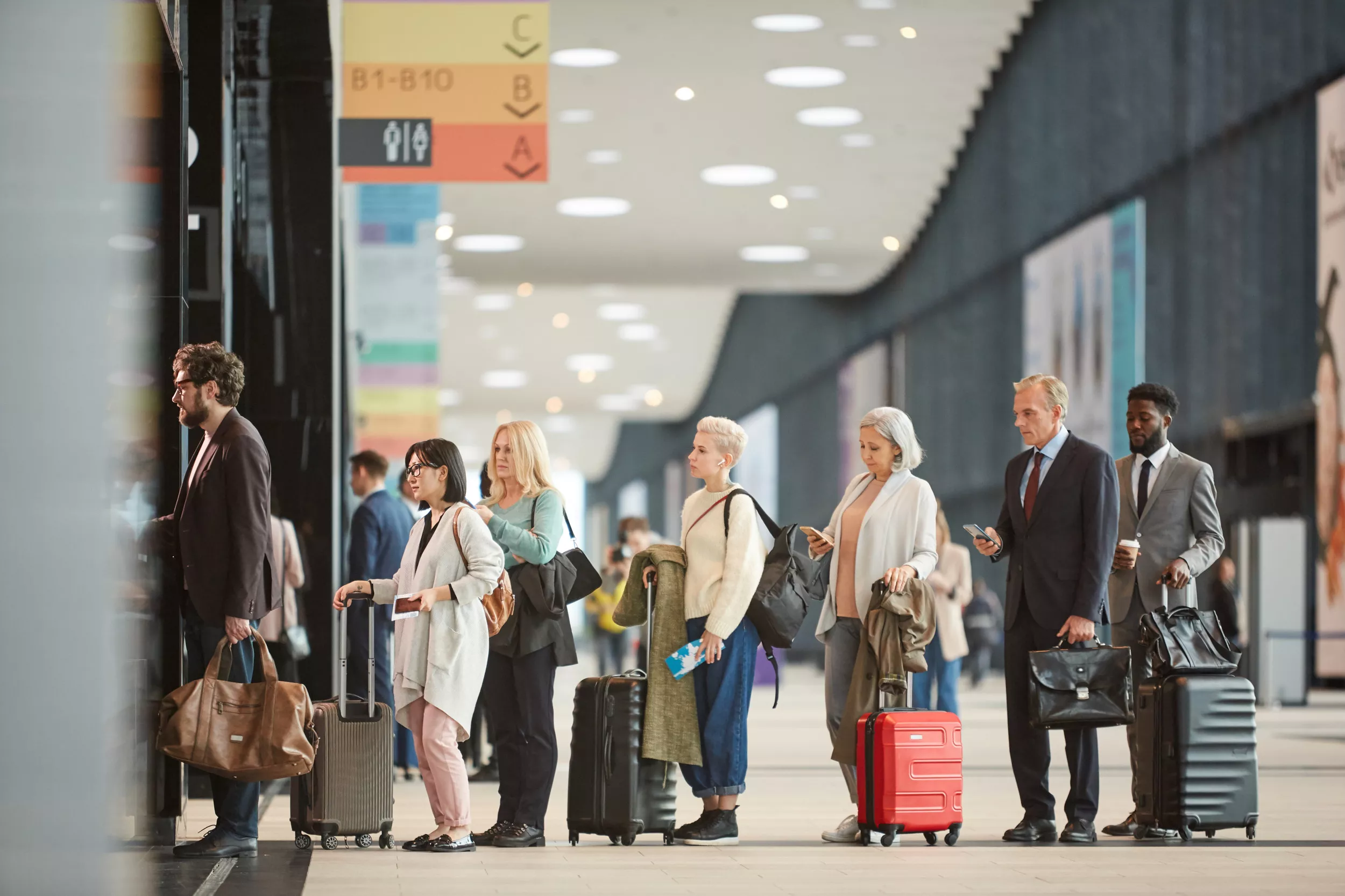 Flight Attendant Shares Just How Bad Flying is Right Now: 'I'm Not Kidding' - Vimarsana News