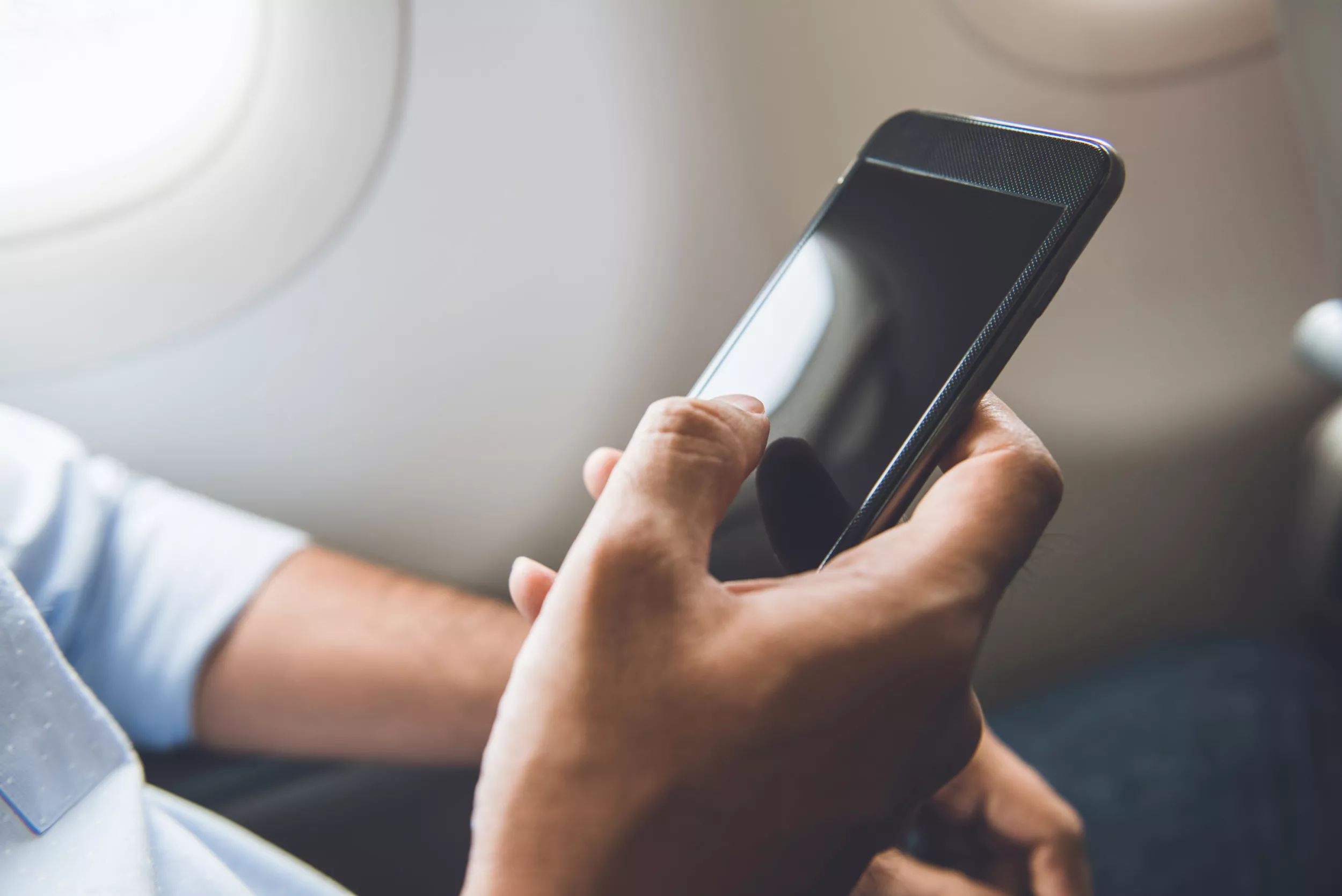 Man Allegedly Airdropped Lewd Photos of Himself to Fellow Plane Passengers - Vimarsana News