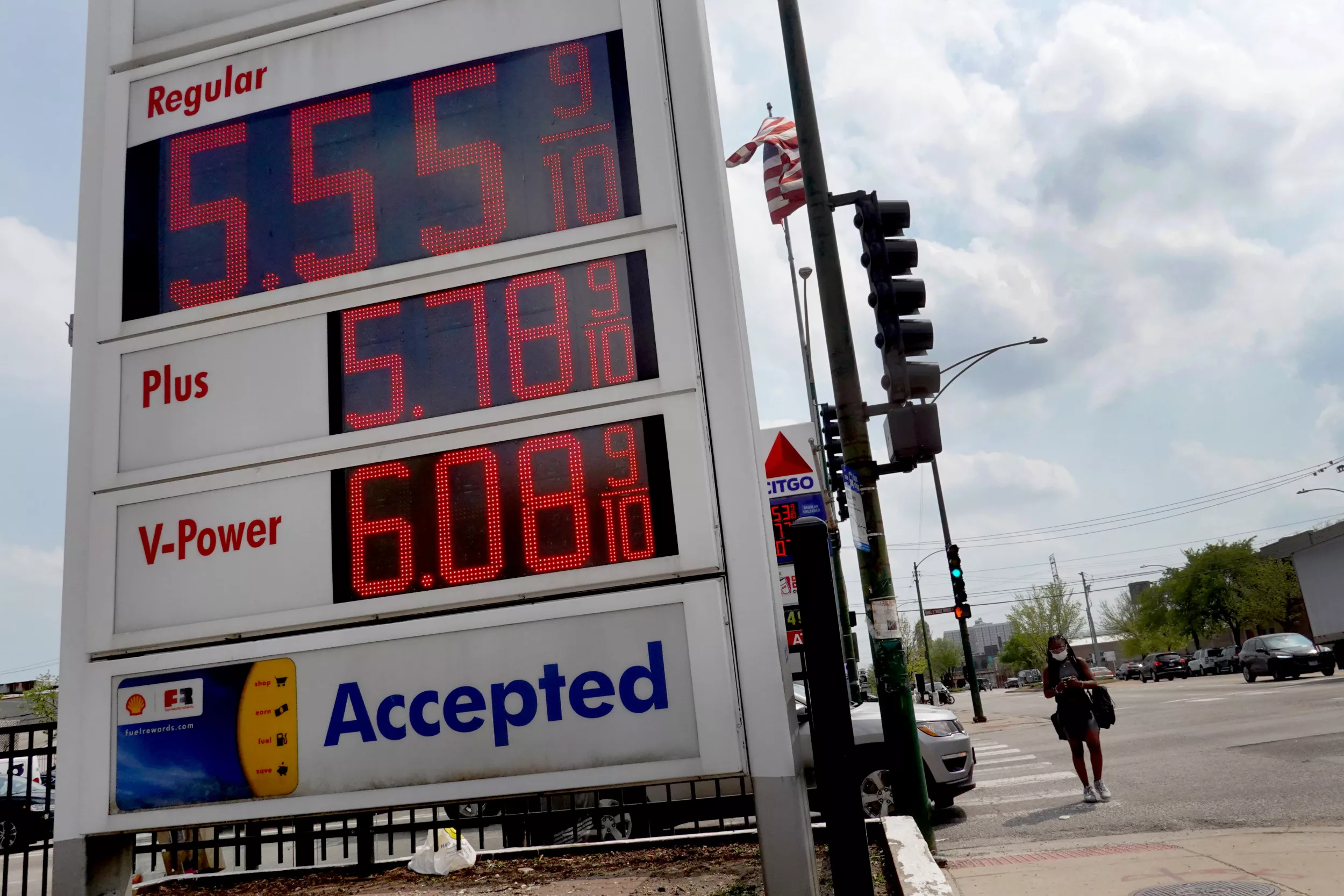 Gas Boycott Suggestion Goes Viral, Draws 2008 Comparisons - Vimarsana News