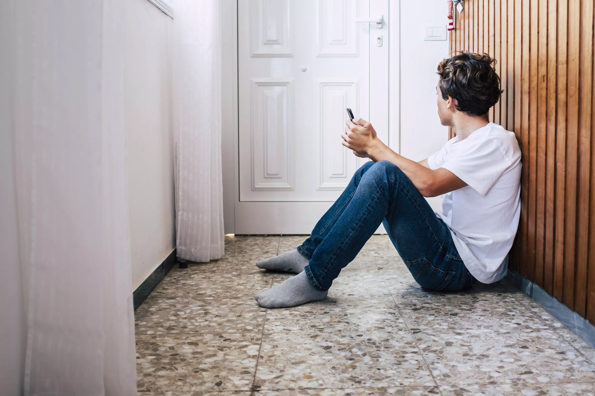 'Lock Us Out of His Life': Dad Praised for Putting Bolt on Stepson's Door - Vimarsana News