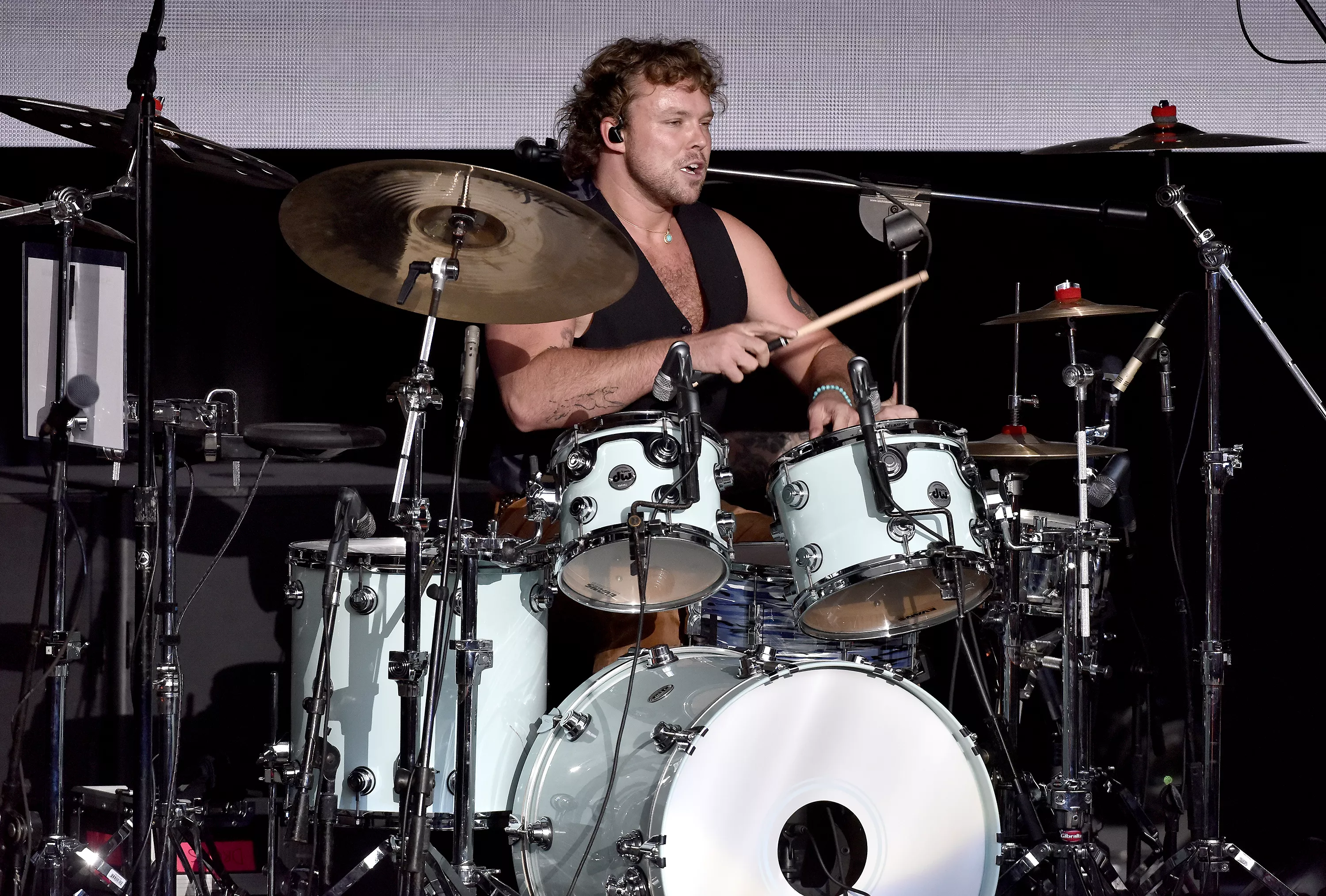 5SOS Drummer Ashton Irwin's Statement After Onstage Medical Incident - Vimarsana News