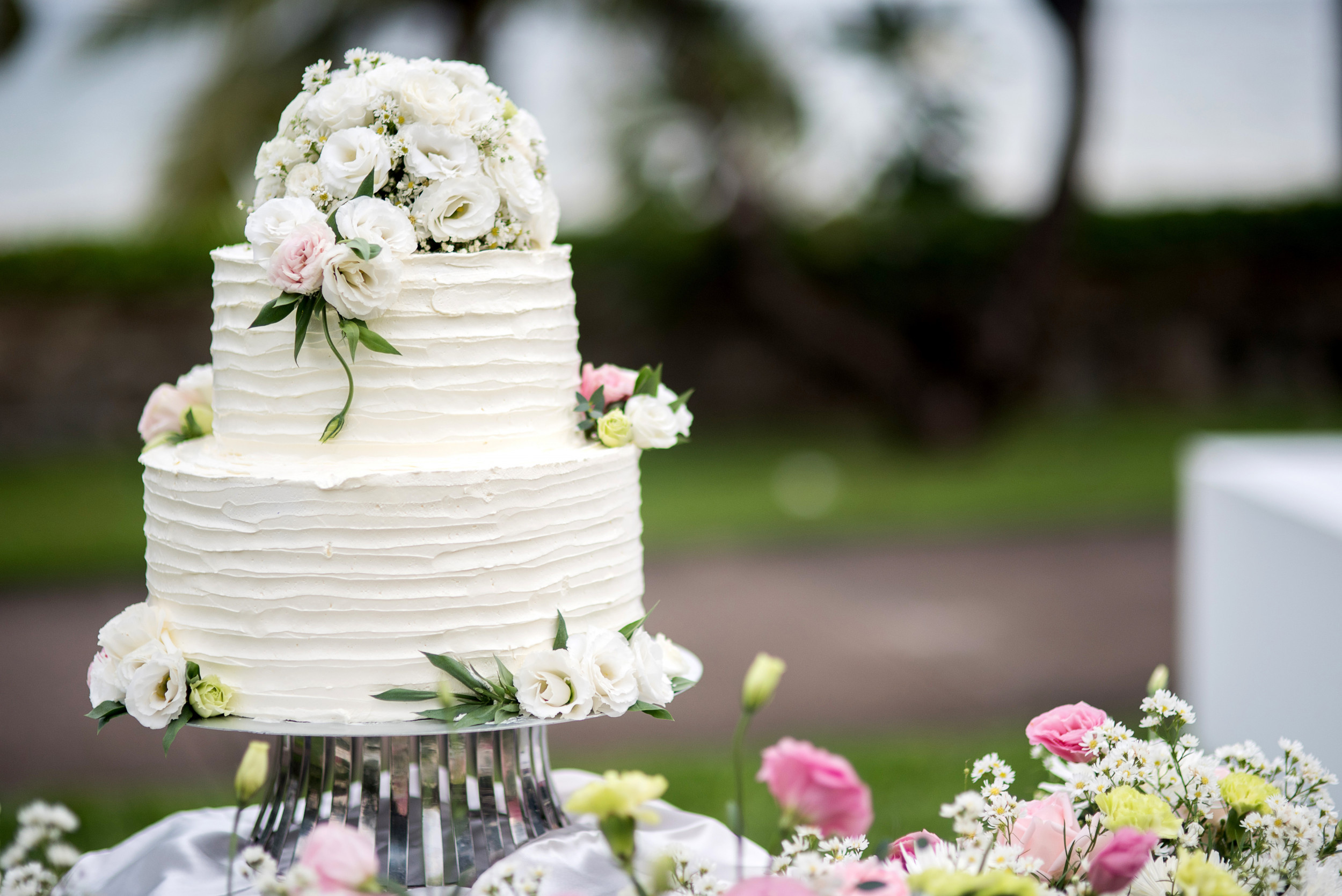 28 Two-Tier Wedding Cakes for Any Occasion