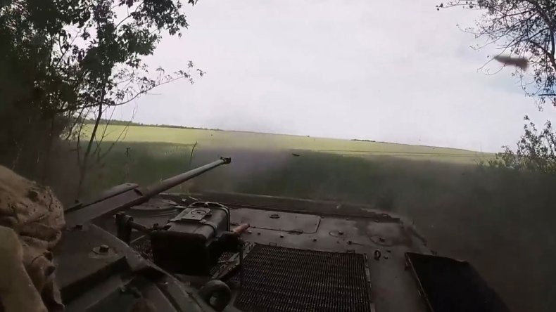 Russian riflemen hit Ukrainian positions