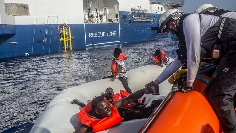 Migrant dinghy sinks in Mediterranean