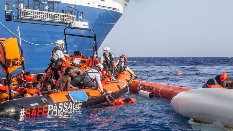 Migrant dinghy sinks in Mediterranean