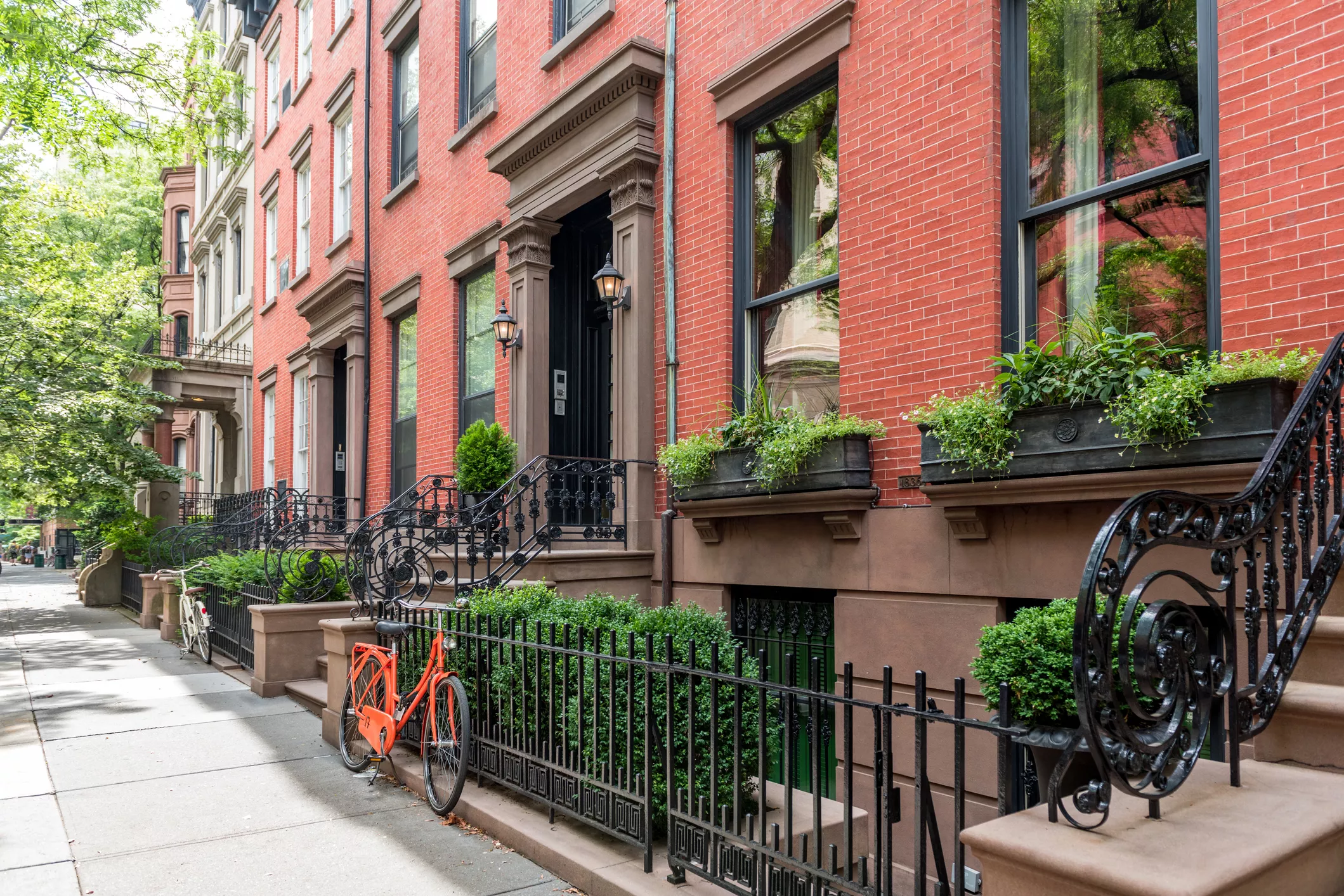 Brit Living in 450 sq ft NYC Apartment Shares 'Cozy' Home Hacks - Vimarsana News
