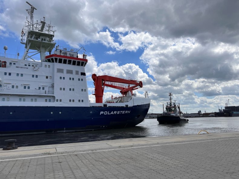 Polarstern leaves port at Bremerhaven for Arctic